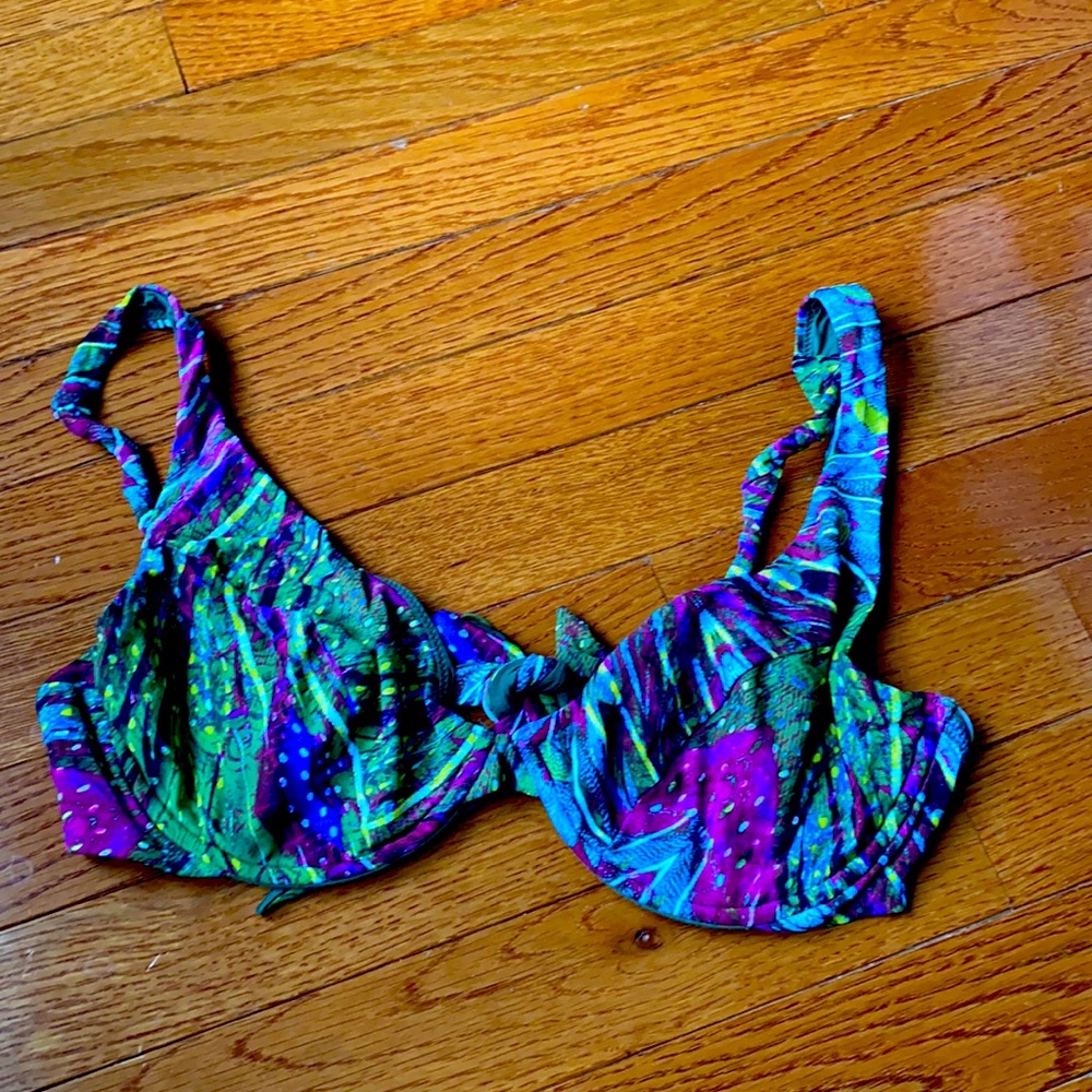 NWOT Miss Bikini top